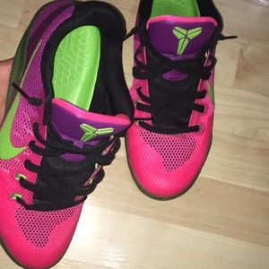 kobe pink shoes